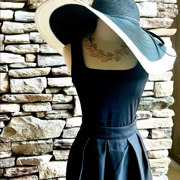 NWOT BLACK SQUARE NECK BODYSUIT, SIZE MEDIUM- - Picture 4 of 6